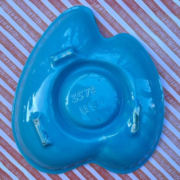 VTG ATOMIC ERA MCM Aqua blue Gold Gray Drip GLAZE POTTERY Shaped ASHTRAY
9” x 8” - Picture 5 of 5